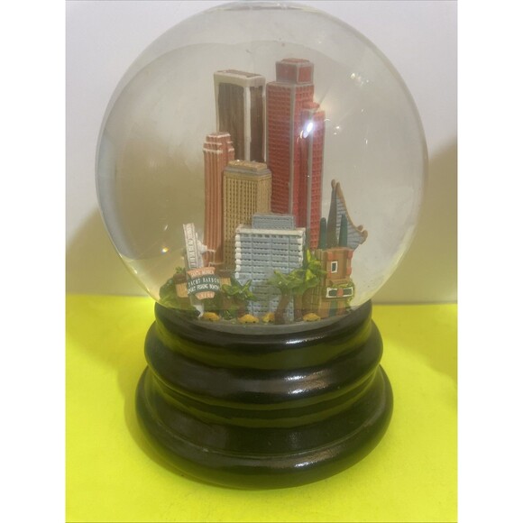Vintage Rare Los Angeles California LA Musical Snow Globe Excellent - Picture 2 of 9